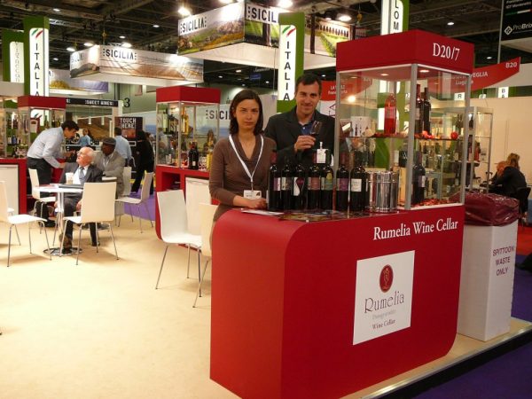 Щанд на ВИ "Румелия" на Международния панаир на виното в Лондон, 2011