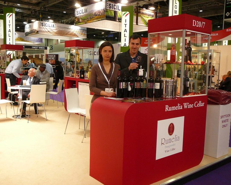 Щанд на ВИ "Румелия" на Международния панаир на виното в Лондон, 2011